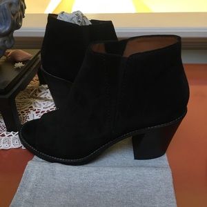 Aquatalia suede Black open toe booties